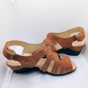 Soft styles by Hushpuppies  Size 7 W womens sandals slingback brown cooper Nwot